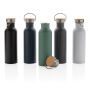 Moderne roestvrijstalen fles met bamboe deksel, blauw