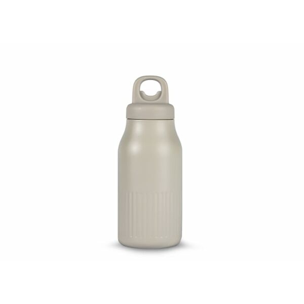 Sagaform Truls stalen fles met handige openklik dop (gerecycled) 500 ml - Beige Sagaform Truls stalen fles met handige openklik dop (gerecycled) 500 ml - Beige