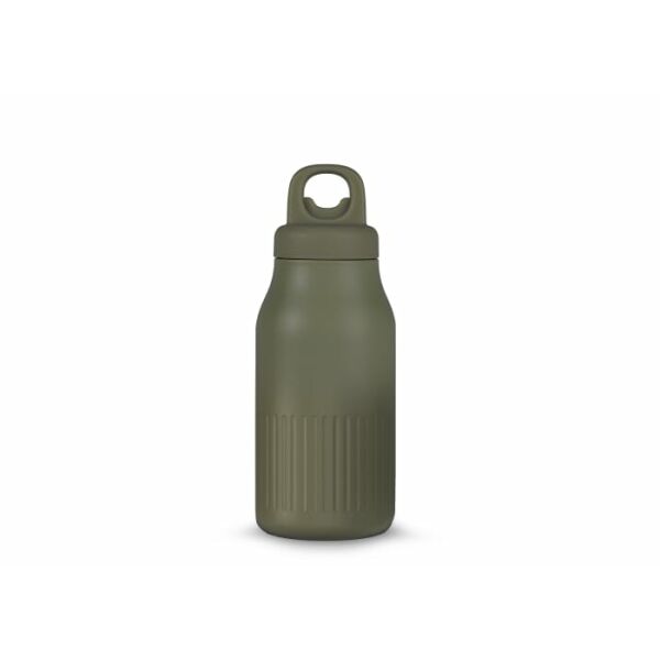 Sagaform Truls stalen fles met handige openklik dop (gerecycled) 500 ml - Dried Green Sagaform Truls stalen fles met handige openklik dop (gerecycled) 500 ml - Dried Green
