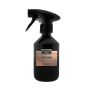 Een rijk geparfumeerde spray om een unieke ambiance in uw huis te creëren. Een enkele spray zorgt al voor een intense geurbeleving.