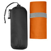 Pieter ultra lichtgewicht en sneldrogende handdoek van gerecycled PET 130 x 80 cm - Oranje