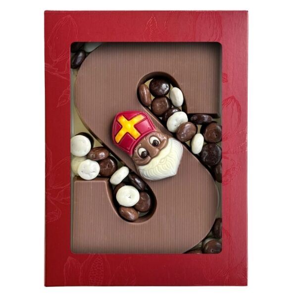 Chocoladeletter S met kruidnoten Chocoladeletter S met kruidnoten