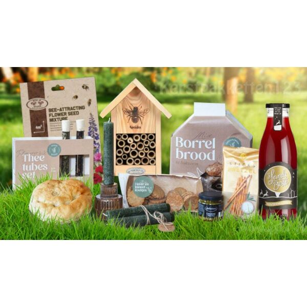 Kerstpakket Bee Happy met bijenhotel Kerstpakket Bee Happy met bijenhotel