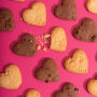 De Koekfabriek - Brievenbus Pakket Liefde Klein - Tray Chocolate Chip & Vanille Hartjes