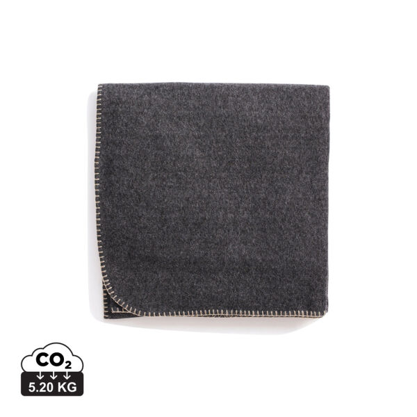 VINGA Bilton gerecyclede deken/poncho VINGA Bilton gerecyclede deken/poncho