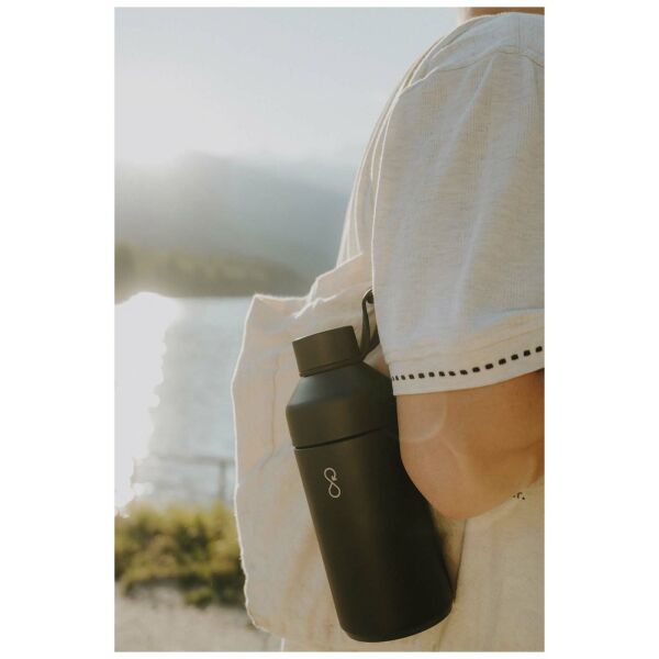 Ocean Bottle vacuümgeïsoleerde waterfles van 750 ml - Zwart Ocean Bottle vacuümgeïsoleerde waterfles van 750 ml - Zwart