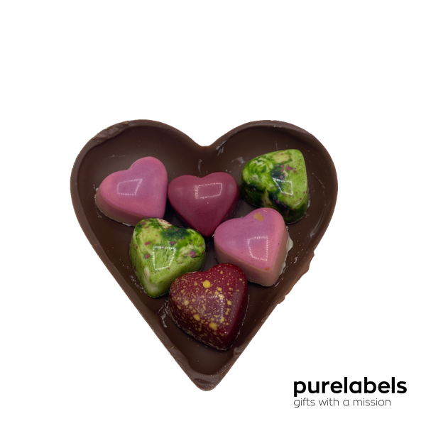 Valentijn cadeautje | Handgemaakte chocolade assortie gevuld hart | 130g