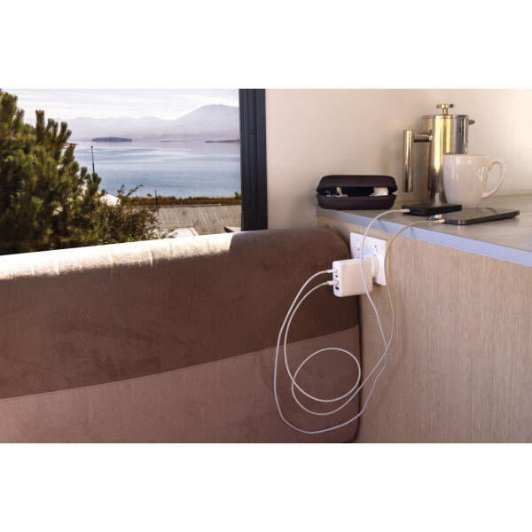 TravelCharge Pro RCS gerecycled plastic reislader met USB-C, wit, zwart TravelCharge Pro RCS gerecycled plastic reislader met USB-C, wit, zwart