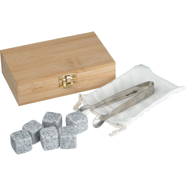 Ijsblokjes in een bamboe bewaarbox