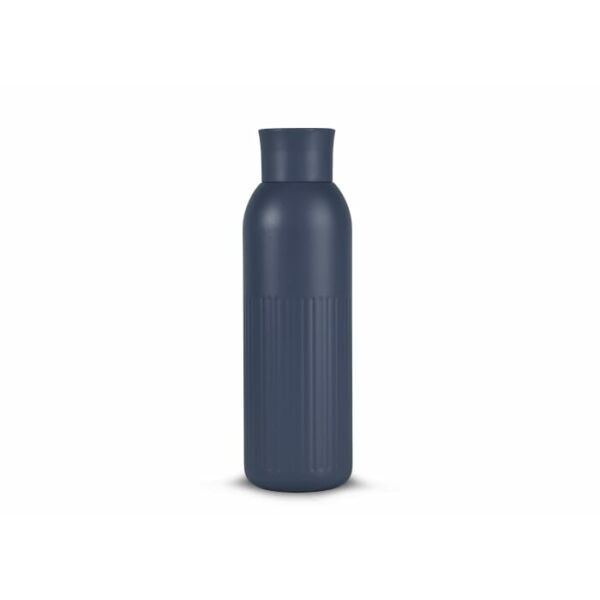 Sagaform Tekla Push stalen fles met druk dop gerecycled) 500 ml - Donkerblauw Sagaform Tekla Push stalen fles met druk dop gerecycled) 500 ml - Donkerblauw