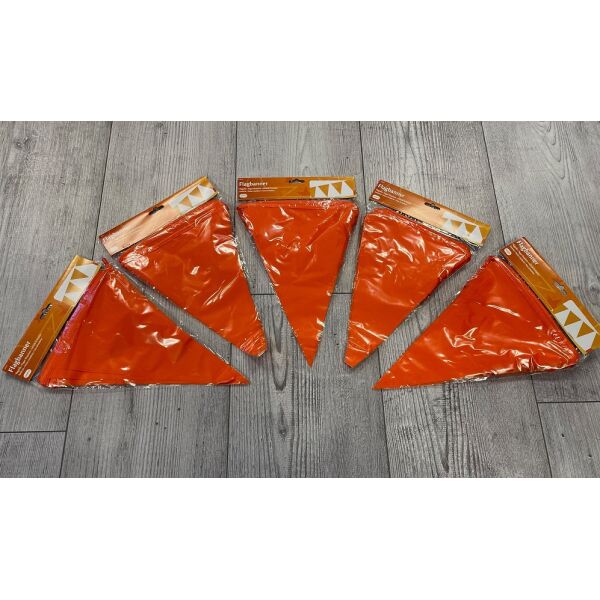 Oranje vlaggenlijn 10 meter met 15 puntvlaggen Oranje vlaggenlijn 10 meter met 15 puntvlaggen