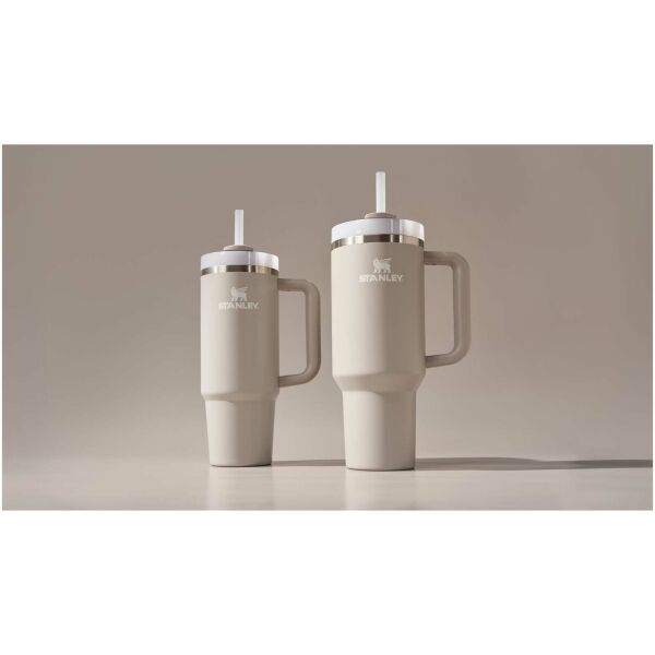 Stanley Quencher® H2.0 FlowState™ 890 ml gerecyclede, roestvrijstalen, geïsoleerde beker - Grijs Stanley Quencher® H2.0 FlowState™ 890 ml gerecyclede, roestvrijstalen, geïsoleerde beker - Grijs
