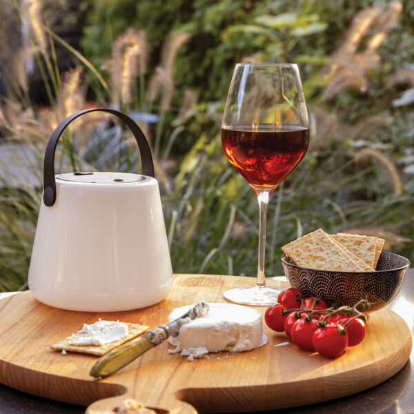 Solar Glow RCS gerecycled plastic USB-oplaadbare buitenlamp, wit Solar Glow RCS gerecycled plastic USB-oplaadbare buitenlamp, wit