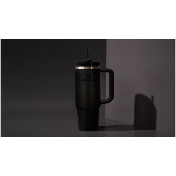 Stanley Quencher® H2.0 FlowState™ 890 ml gerecyclede, roestvrijstalen, geïsoleerde beker - Zwart Stanley Quencher® H2.0 FlowState™ 890 ml gerecyclede, roestvrijstalen, geïsoleerde beker - Zwart
