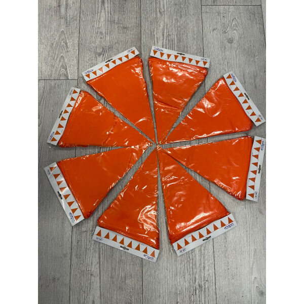 Oranje PE vlaggenlijn 25 meter lang met 40 puntvlaggen 