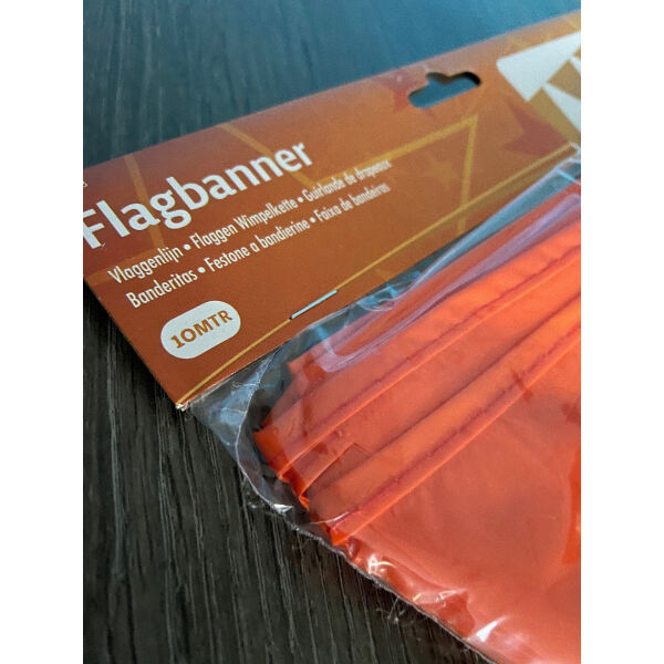 Oranje vlaggenlijn 10 meter met 15 puntvlaggen Oranje vlaggenlijn 10 meter met 15 puntvlaggen