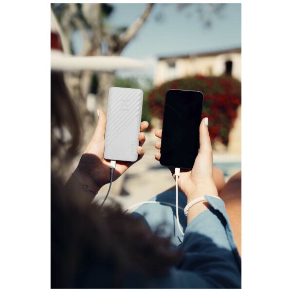 Xtorm XG220 Go2 snellaadbare powerbank van 15 W 20.000 mAh - Wit Xtorm XG220 Go2 snellaadbare powerbank van 15 W 20.000 mAh - Wit